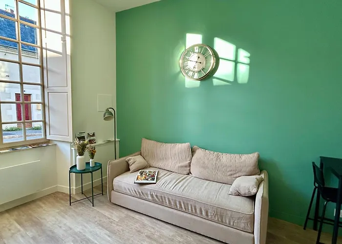 De Plain Pied Renove Et Lumineux, Beaufort-en-anjou, Proche De La Loire Et De Ses Chateaux *