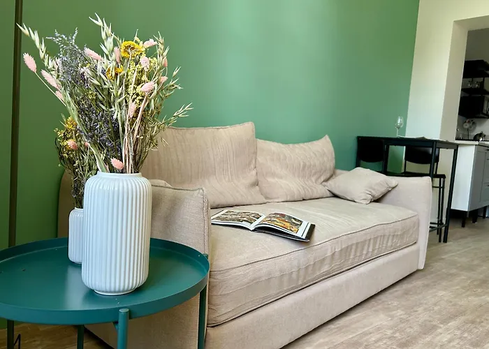 De Plain Pied Renove Et Lumineux, Beaufort-en-anjou, Proche De La Loire Et De Ses Chateaux *